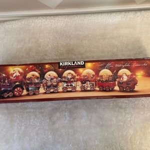 Kirkland Signature Christmas Mini Waterglobe Train Set 451919
